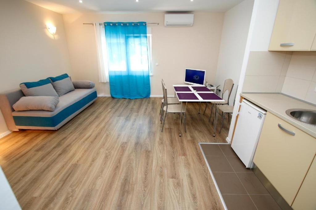 Apartmani Sea Star Макарска Екстериор снимка