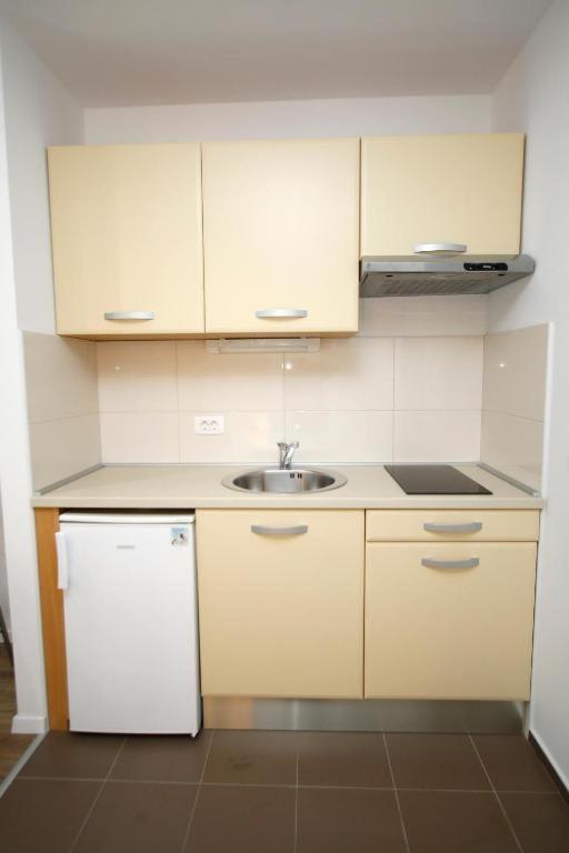 Apartmani Sea Star Макарска Екстериор снимка