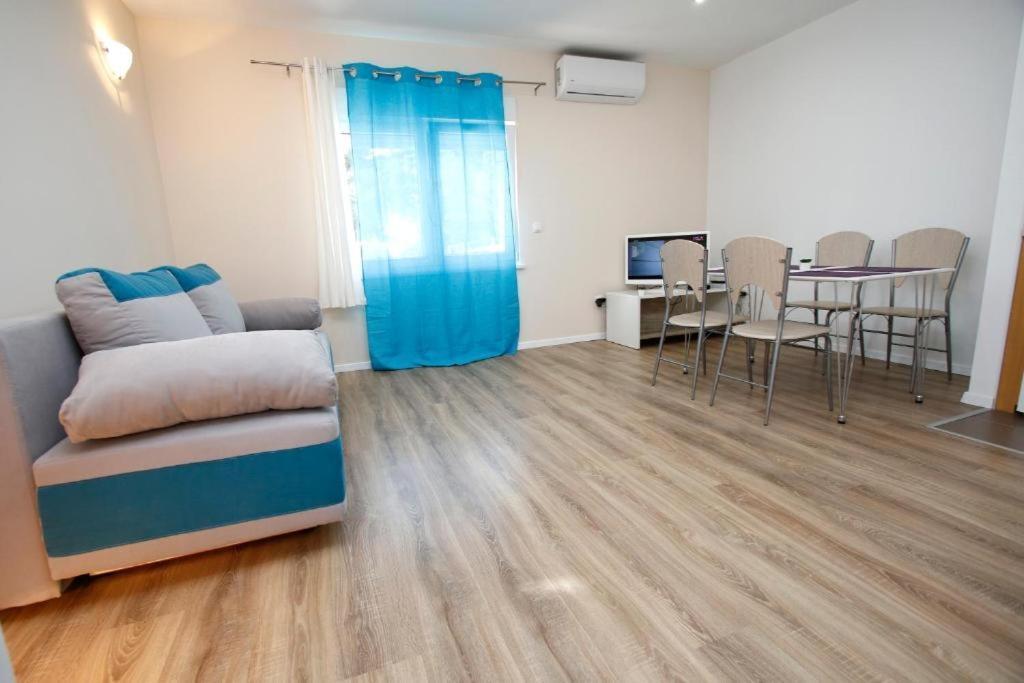 Apartmani Sea Star Макарска Екстериор снимка