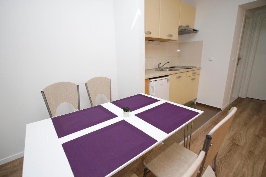 Apartmani Sea Star Макарска Екстериор снимка