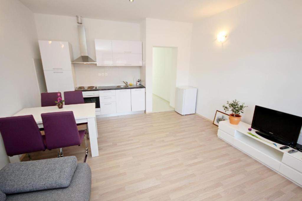Apartmani Sea Star Макарска Екстериор снимка