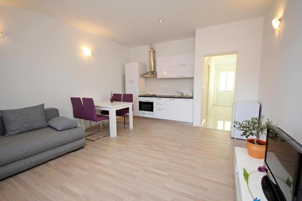 Apartmani Sea Star Макарска Екстериор снимка