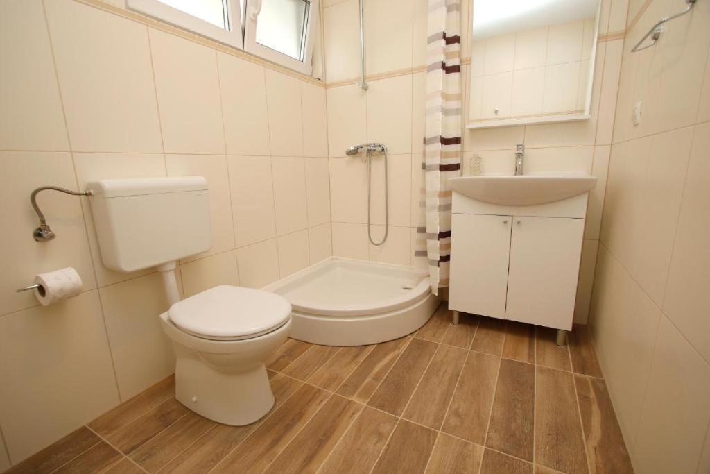 Apartmani Sea Star Макарска Екстериор снимка